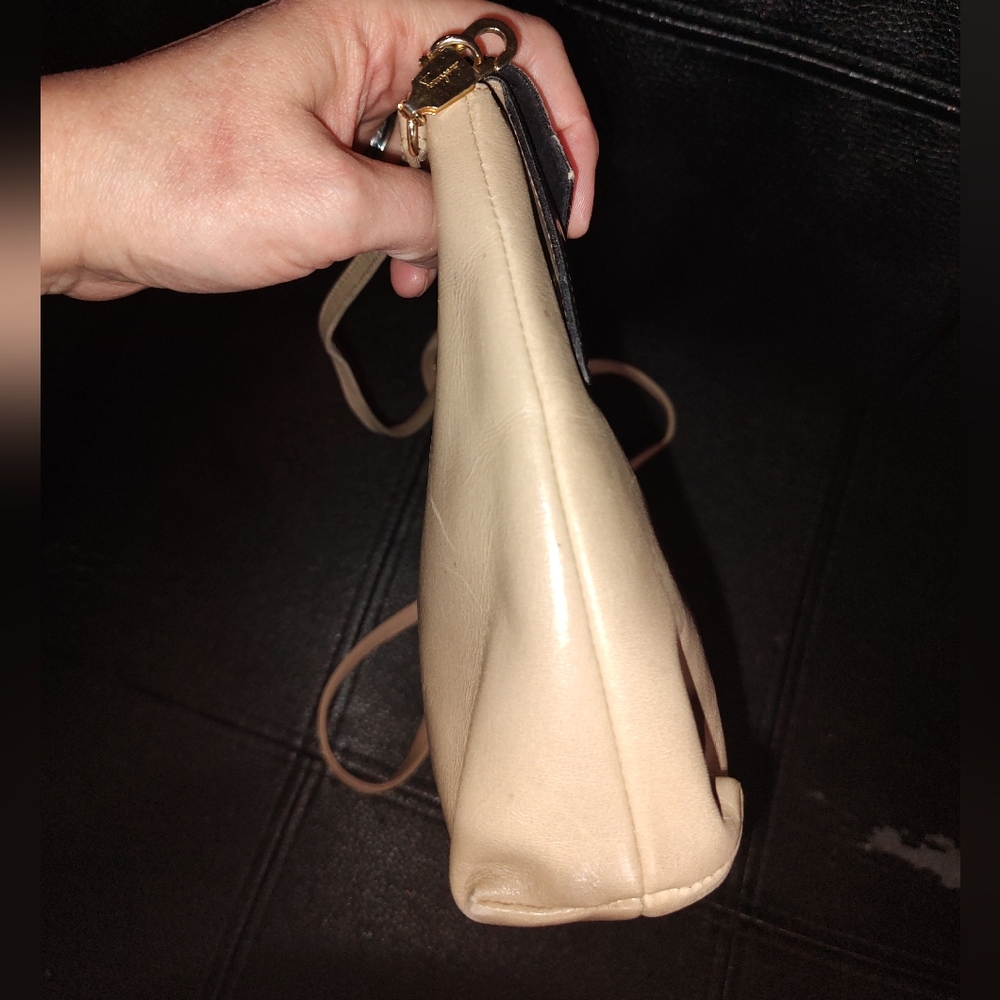 Salvatore Ferragamo Vintage 80's EUC+ Firenze 8 Beige Leather Crossbody Bag - Picture 4 of 12